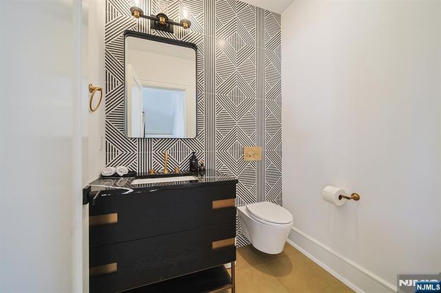 144 Village Circle, Paramus, NJ 07652