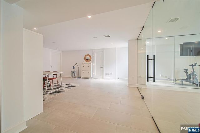 144 Village Circle, Paramus, NJ 07652