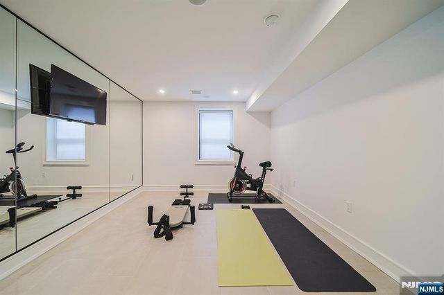 144 Village Circle, Paramus, NJ 07652