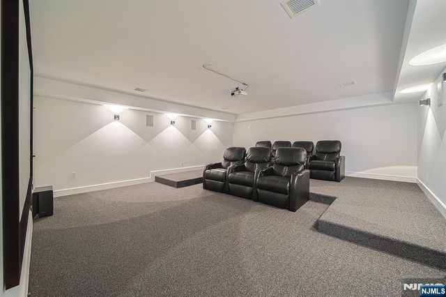 144 Village Circle, Paramus, NJ 07652