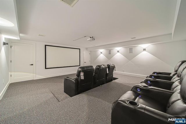 144 Village Circle, Paramus, NJ 07652