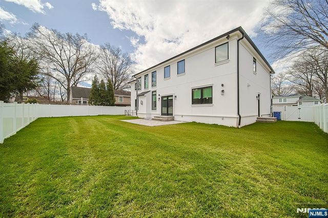 144 Village Circle, Paramus, NJ 07652