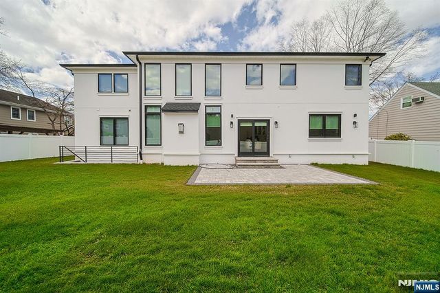 144 Village Circle, Paramus, NJ 07652