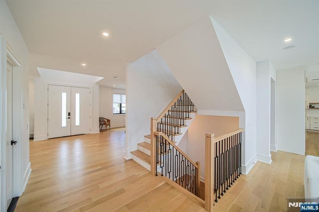 144 Village Circle, Paramus, NJ 07652