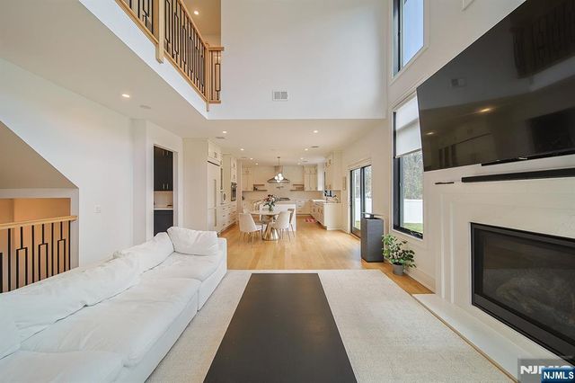 144 Village Circle, Paramus, NJ 07652
