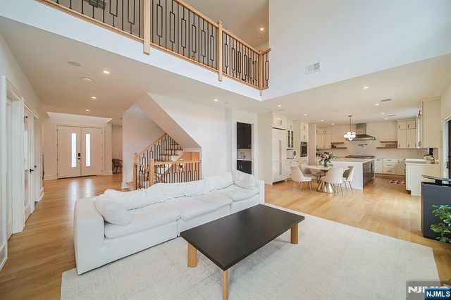 144 Village Circle, Paramus, NJ 07652