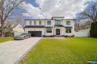 144 Village Circle, Paramus, NJ 07652