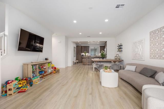 2227 Solara Lane, Vista, CA 92081