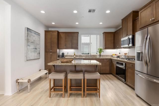 2227 Solara Lane, Vista, CA 92081