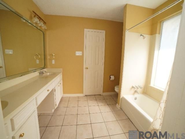 1570 Heartwood Dr, Baton Rouge, LA 70816