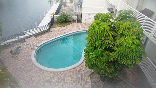 3527 NE 168th St 407, North Miami Beach, FL 33160