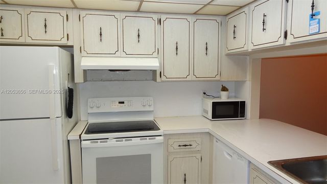 3527 NE 168th St 407, North Miami Beach, FL 33160