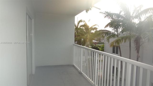 3527 NE 168th St 407, North Miami Beach, FL 33160