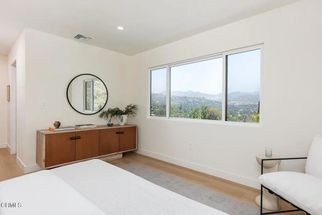 981 Glen Oaks Boulevard, Pasadena, CA 91105