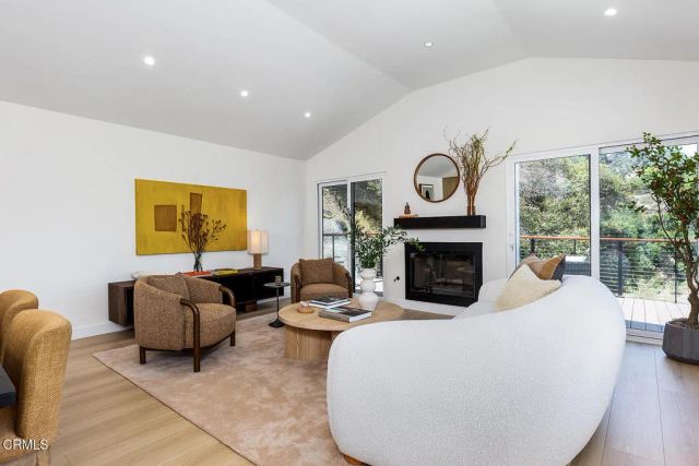981 Glen Oaks Boulevard, Pasadena, CA 91105