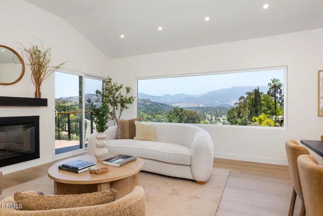 981 Glen Oaks Boulevard, Pasadena, CA 91105
