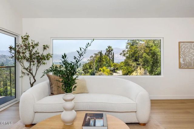 981 Glen Oaks Boulevard, Pasadena, CA 91105