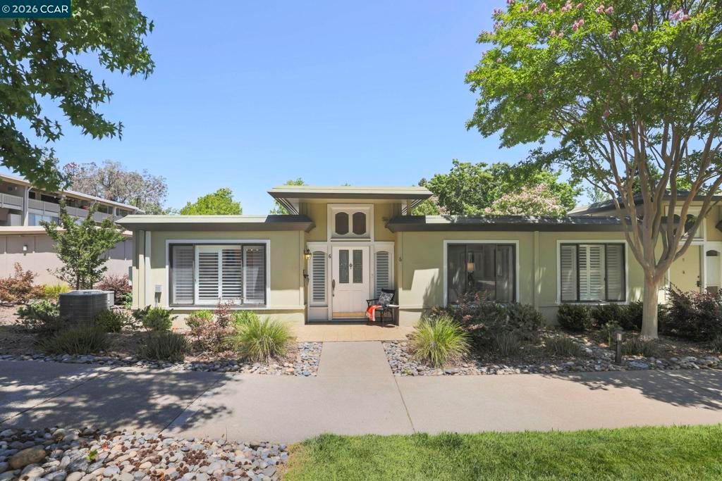 Image 1 of property listing at 1209 Oakmont Dr #6 6, Walnut Creek, CA 94595