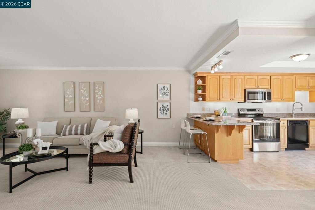 Image 13 of property listing at 1209 Oakmont Dr #6 6, Walnut Creek, CA 94595