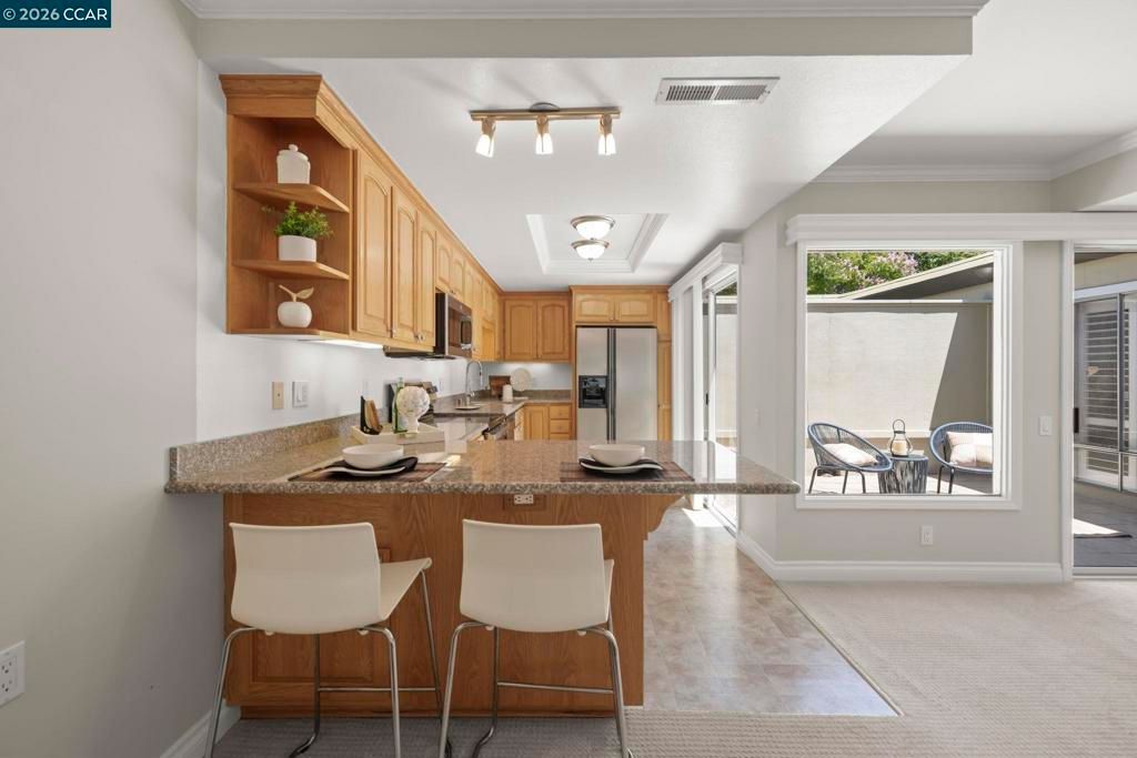 Image 14 of property listing at 1209 Oakmont Dr #6 6, Walnut Creek, CA 94595