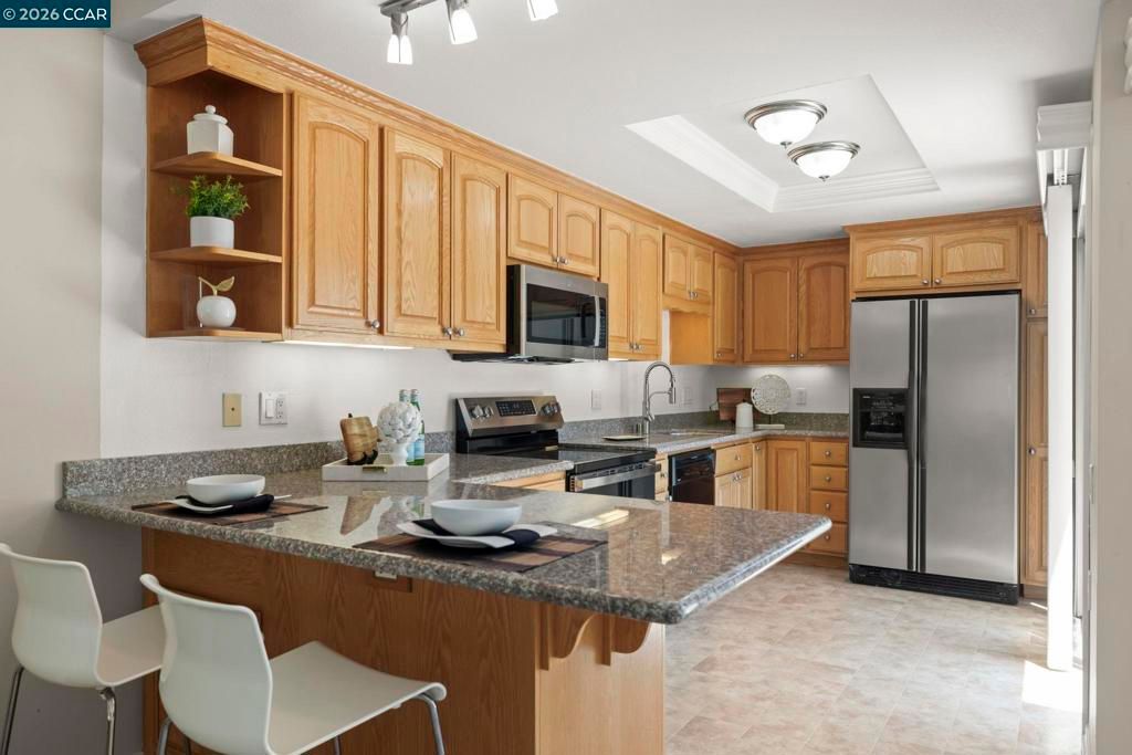 Image 15 of property listing at 1209 Oakmont Dr #6 6, Walnut Creek, CA 94595