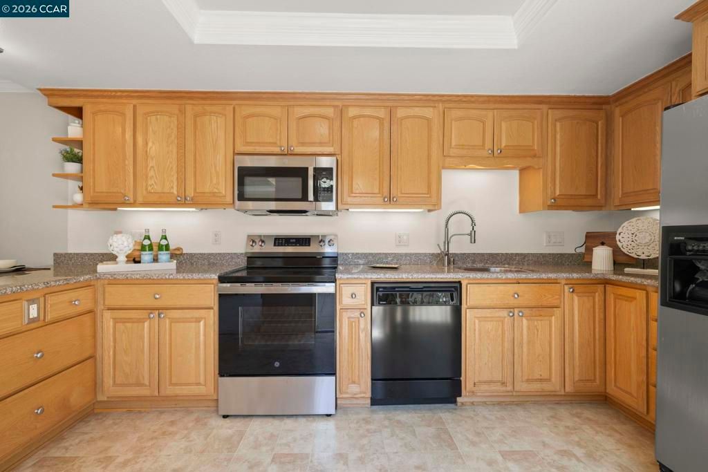 Image 16 of property listing at 1209 Oakmont Dr #6 6, Walnut Creek, CA 94595