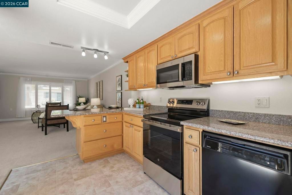 Image 17 of property listing at 1209 Oakmont Dr #6 6, Walnut Creek, CA 94595