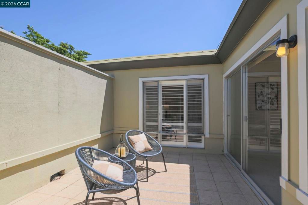 Image 18 of property listing at 1209 Oakmont Dr #6 6, Walnut Creek, CA 94595
