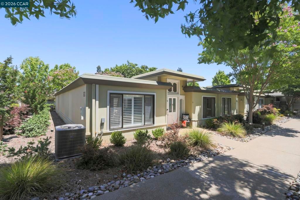 Image 2 of property listing at 1209 Oakmont Dr #6 6, Walnut Creek, CA 94595