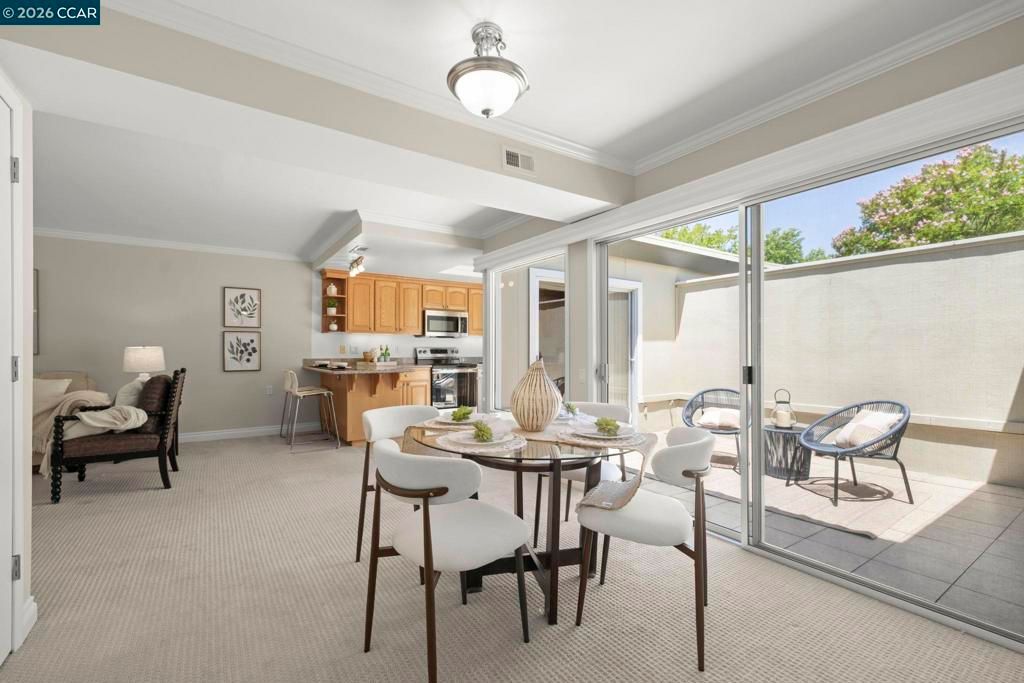 Image 22 of property listing at 1209 Oakmont Dr #6 6, Walnut Creek, CA 94595