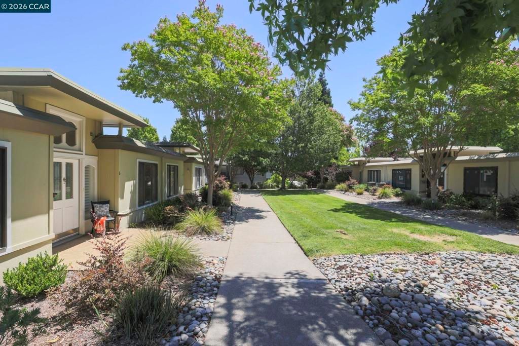Image 3 of property listing at 1209 Oakmont Dr #6 6, Walnut Creek, CA 94595