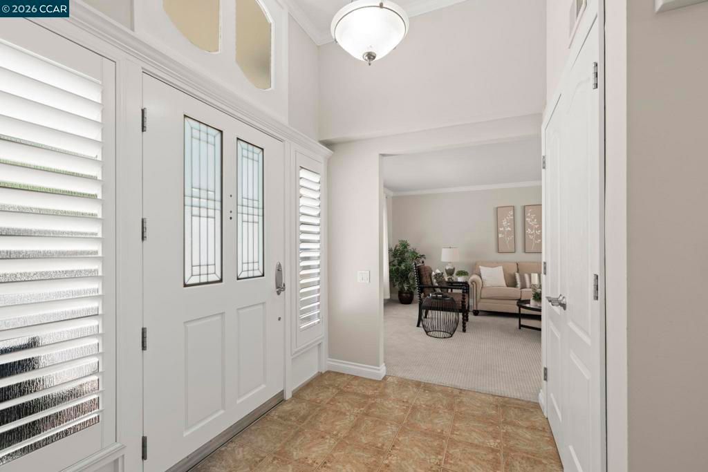 Image 5 of property listing at 1209 Oakmont Dr #6 6, Walnut Creek, CA 94595