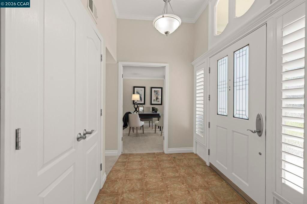 Image 6 of property listing at 1209 Oakmont Dr #6 6, Walnut Creek, CA 94595