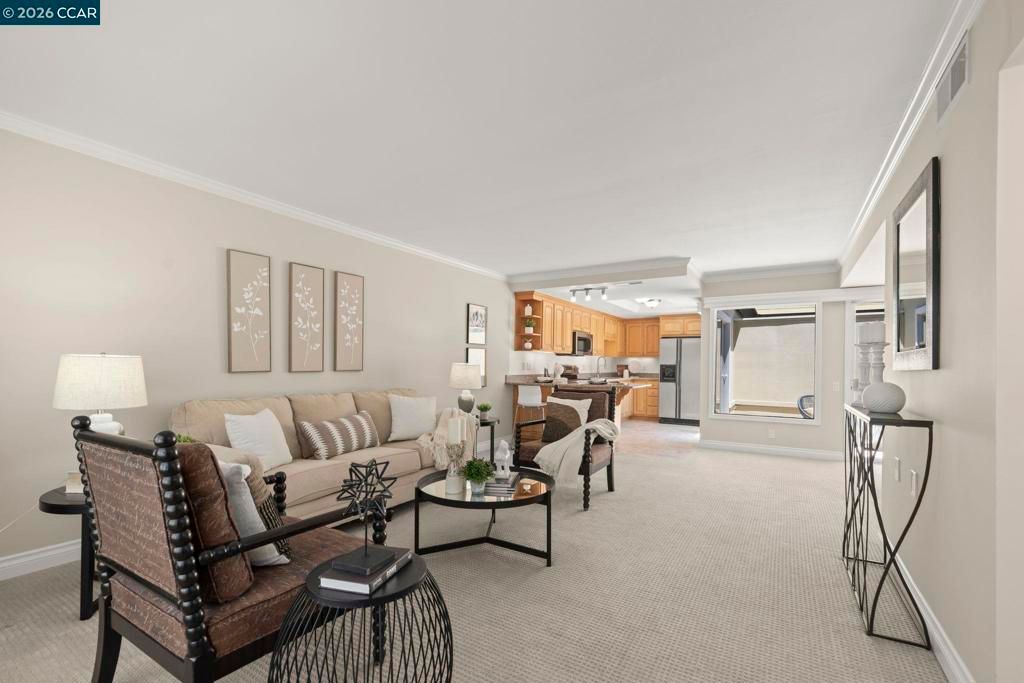 Image 7 of property listing at 1209 Oakmont Dr #6 6, Walnut Creek, CA 94595