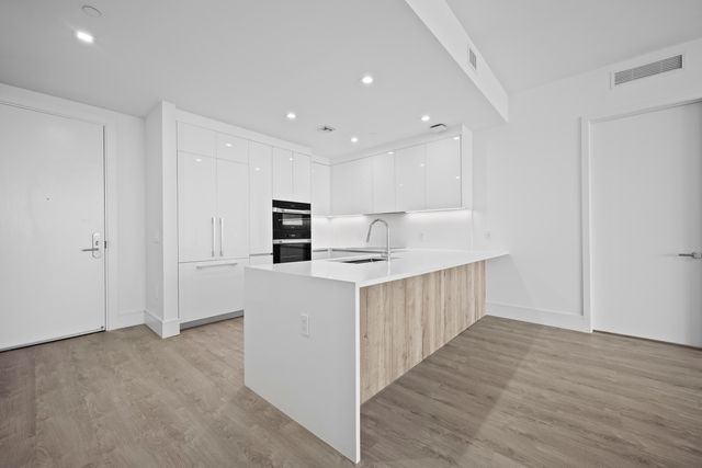 220 Lake Shore Drive 813, Lake Park, FL 33403