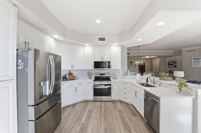 521 MANDALAY AVENUE 307, Clearwater Beach, FL 33767