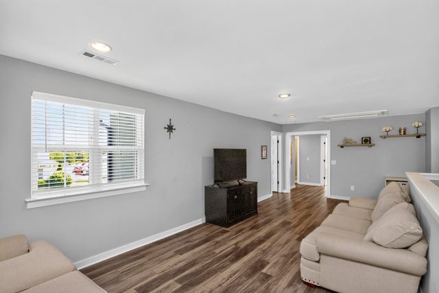 869 Plowson Rd, Mount Juliet, TN 37122