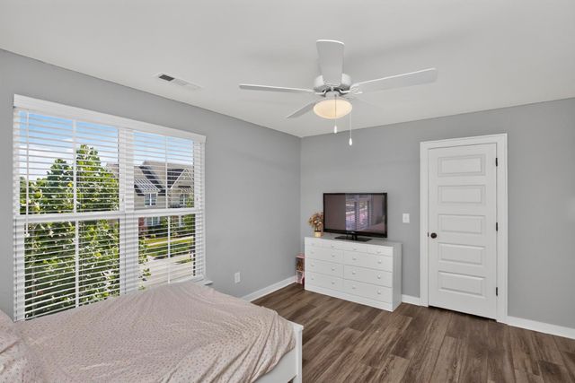 869 Plowson Rd, Mount Juliet, TN 37122