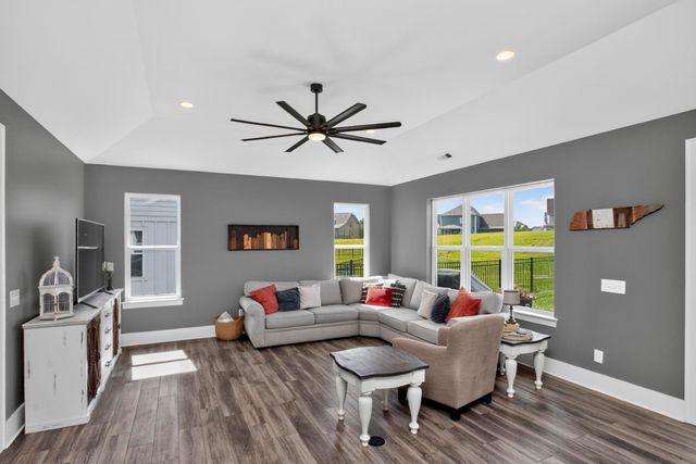869 Plowson Rd, Mount Juliet, TN 37122