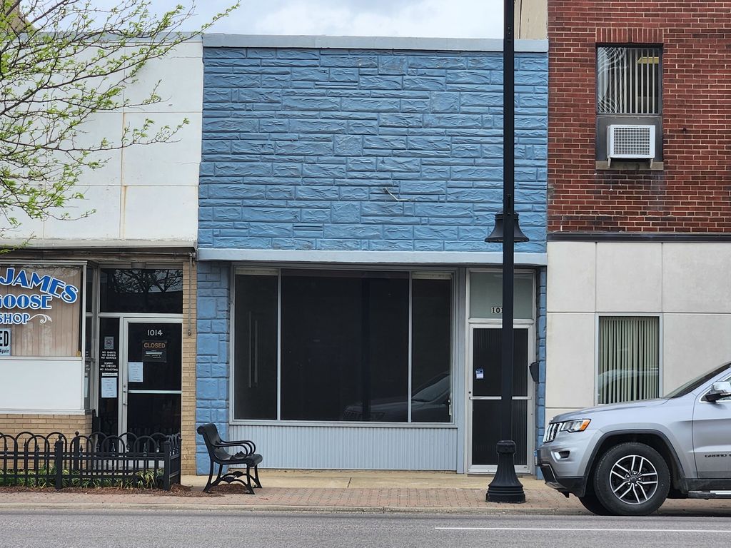 Image 1 of property listing at 1012 MAIN Street, Mt Vernon, IL 62864