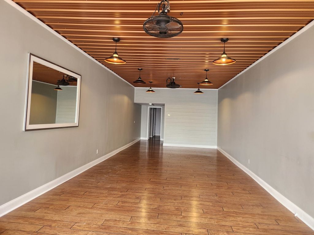 Image 2 of property listing at 1012 MAIN Street, Mt Vernon, IL 62864