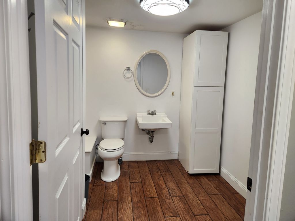 Image 3 of property listing at 1012 MAIN Street, Mt Vernon, IL 62864