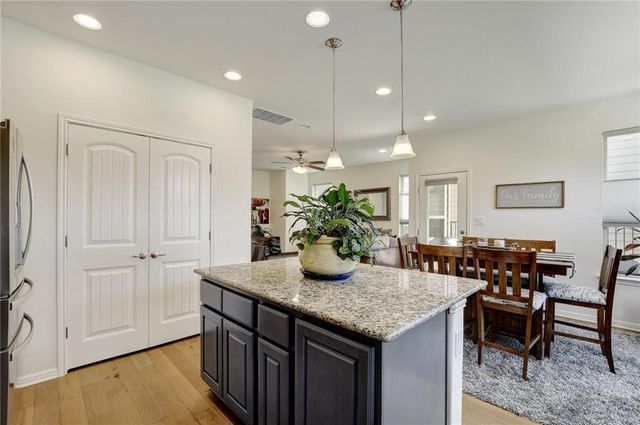 228 Simon, Kyle, TX 78640