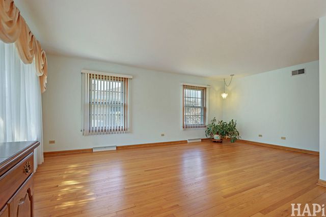 1733 Camellia Lane, Schaumburg, IL 60173