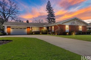 1733 Camellia Lane, Schaumburg, IL 60173