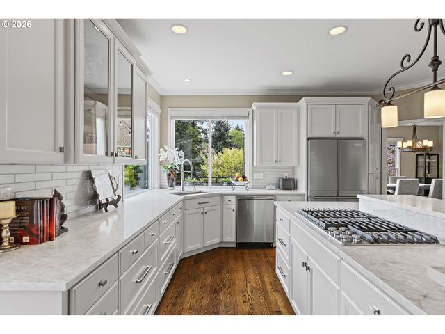 1611 ARRAN Ct, West Linn, OR 97068