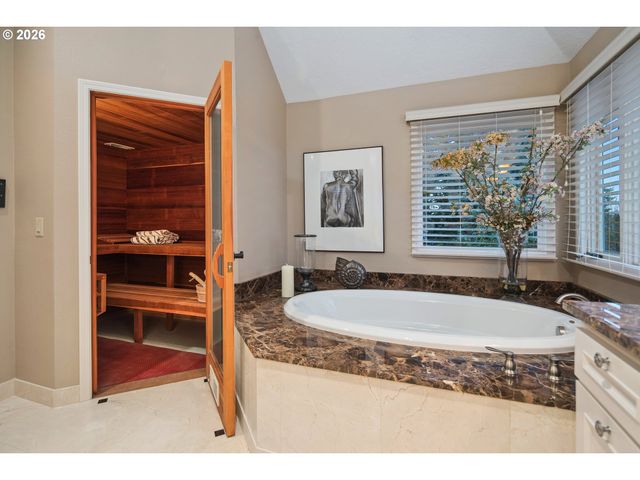1611 ARRAN Ct, West Linn, OR 97068
