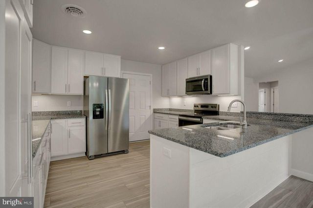 1509 TREELINE DR, Chambersburg, PA 17202