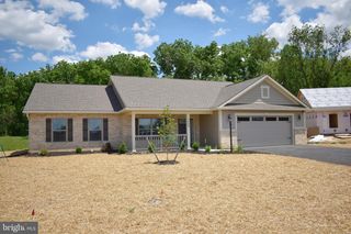 1509 TREELINE DR, Chambersburg, PA 17202