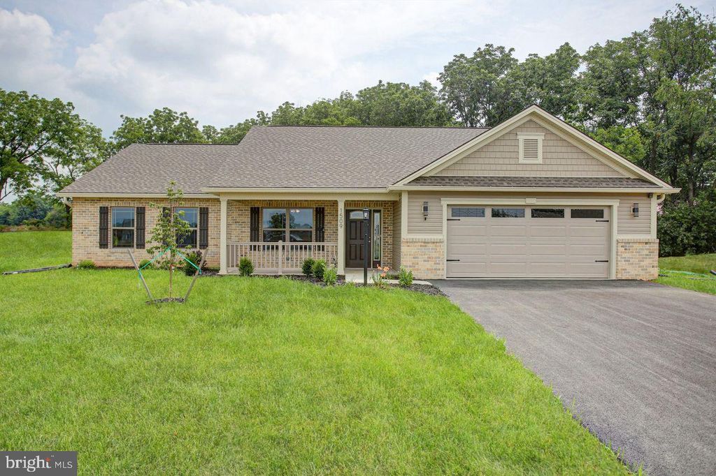 1509 TREELINE DR, Chambersburg, PA 17202